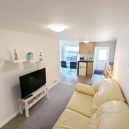 Harbour Steps - Torquay Luxury Apartment - Balcony, Free Parking, Netflix & Wifi Exterior photo